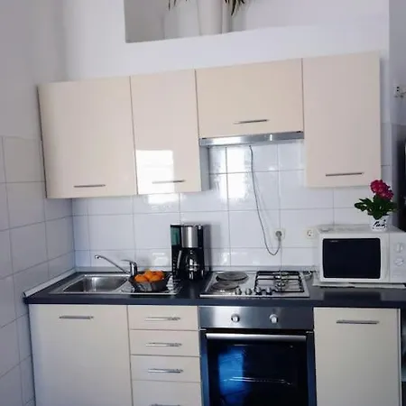 Sea View Apartment *
