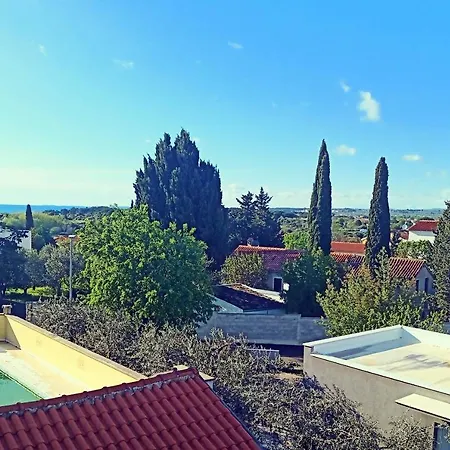 Sea View Apartment *